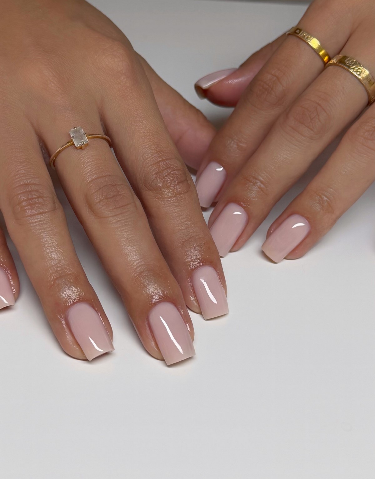 Эти весенние оттенки делают руки ухоженными без дизайна