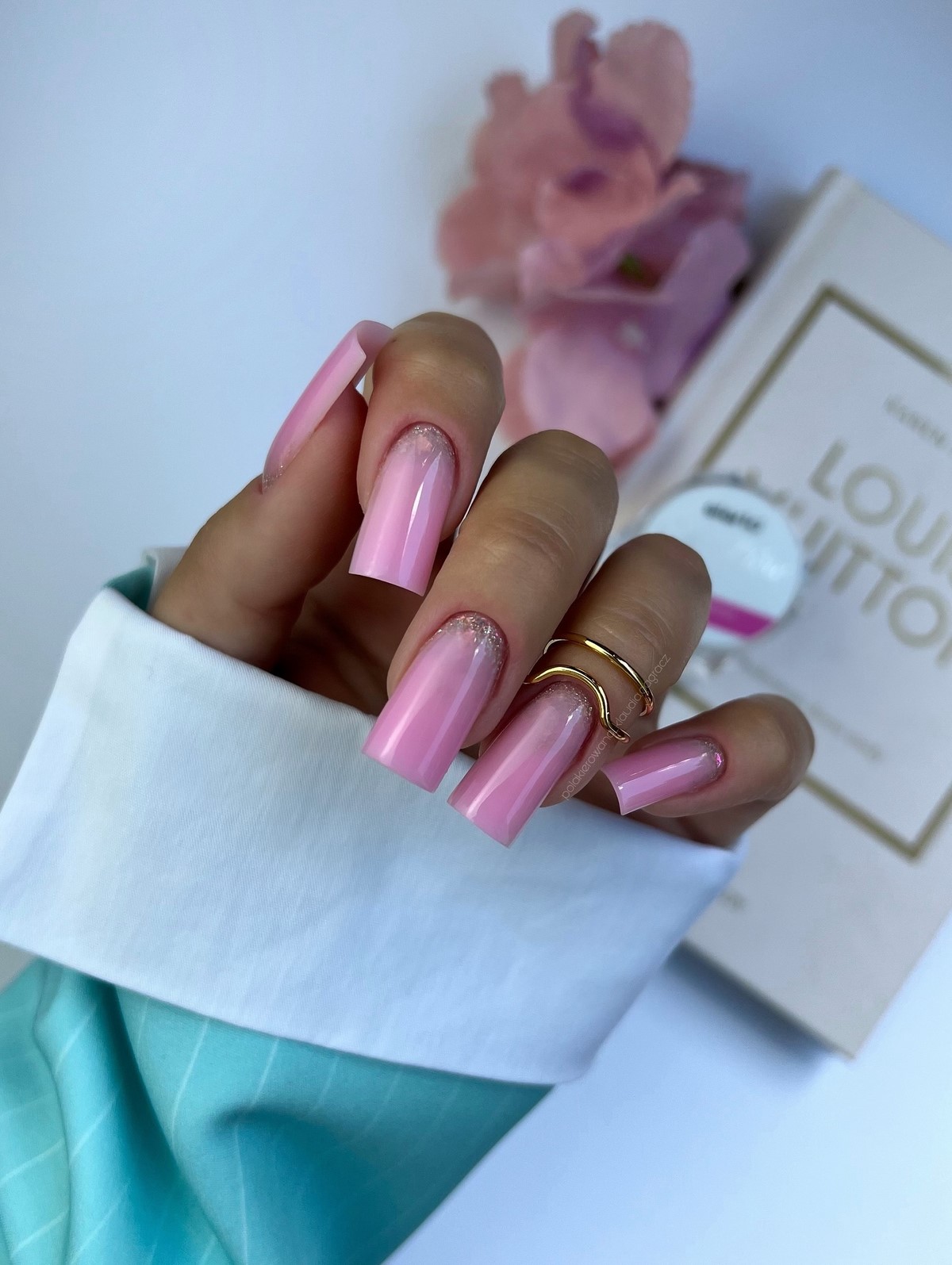 Эти весенние оттенки выглядят дороже и освежают руки