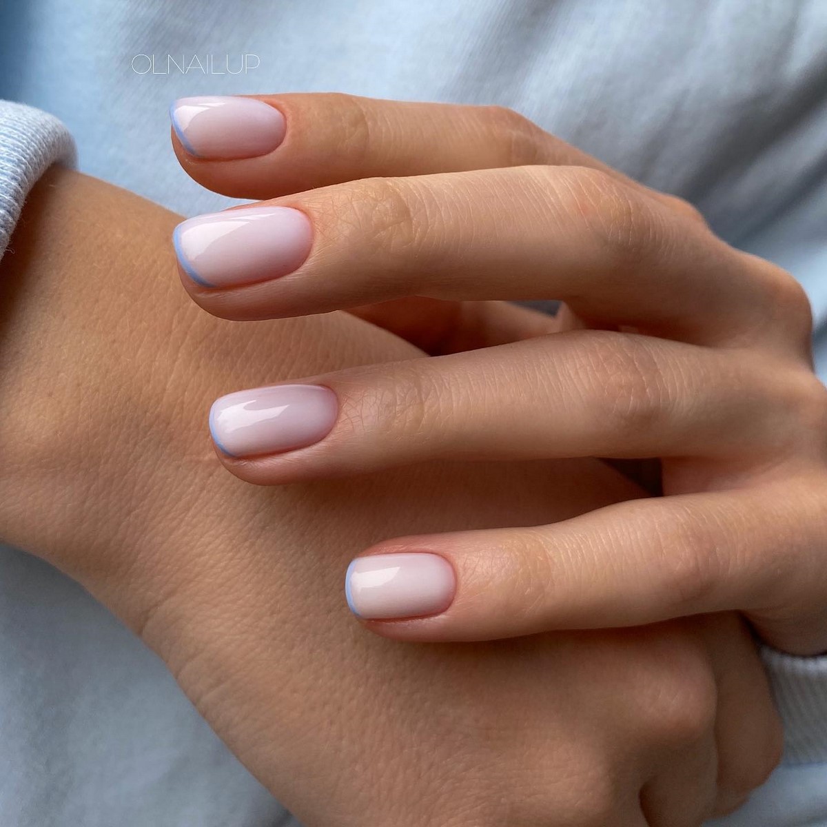 Весенний маникюр, который выглядит чисто и дорого даже на коротких ногтях