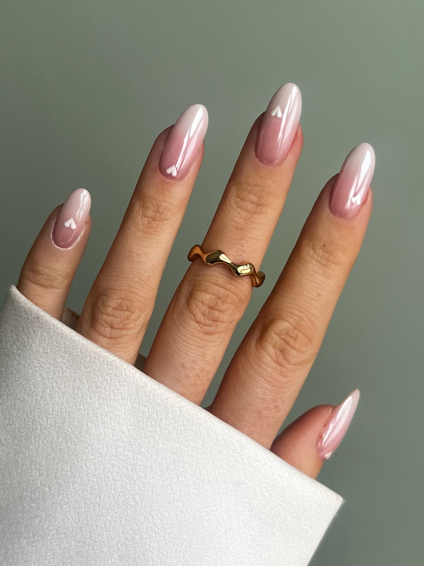Нежные цвета для ногтей, которые выглядят свежо и дорого