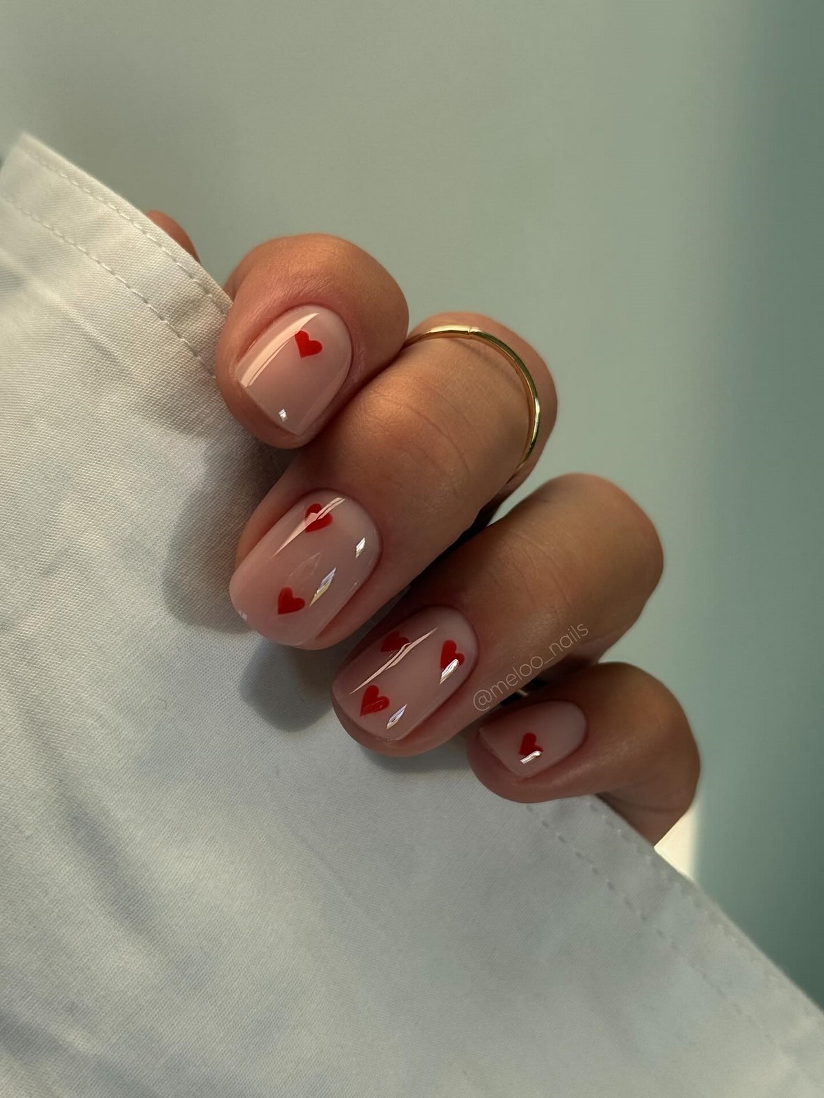 Нюд маникюр февраля 2026: натуральность, блеск и минимализм