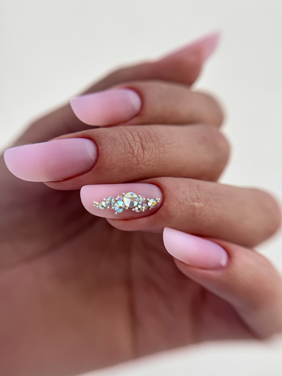 Маникюр на весну 2026: самые модные новинки сезона