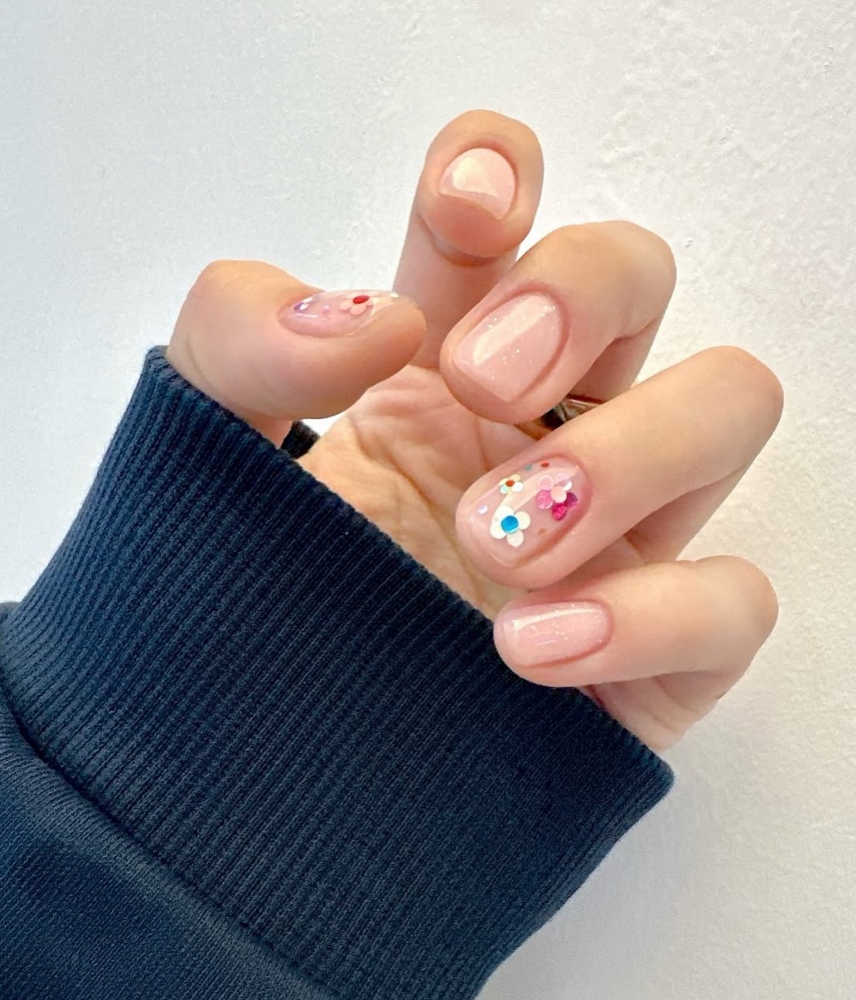 Эти оттенки идеально смотрятся на коротких ногтях