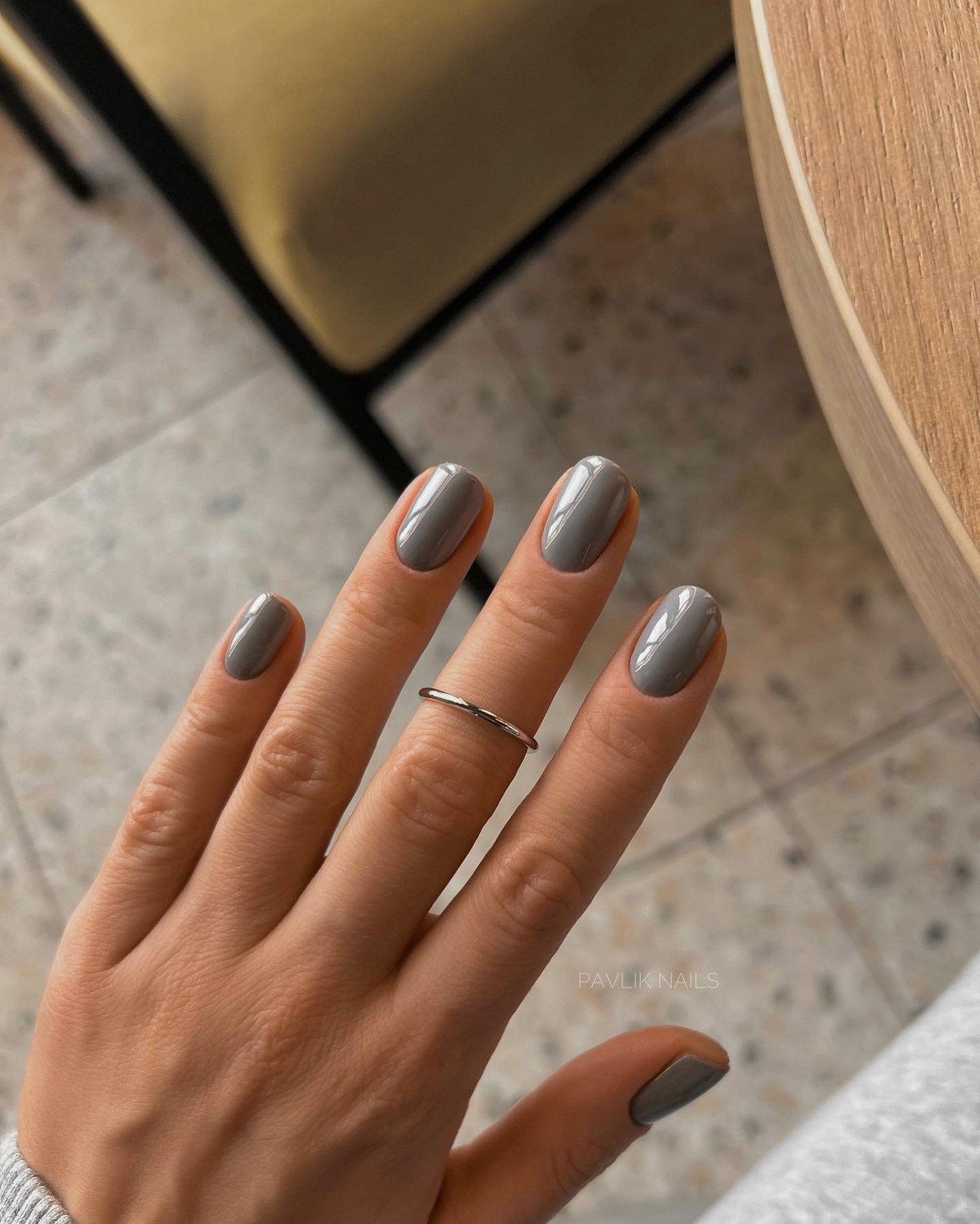 Весенний маникюр, который выглядит чисто и дорого даже на коротких ногтях