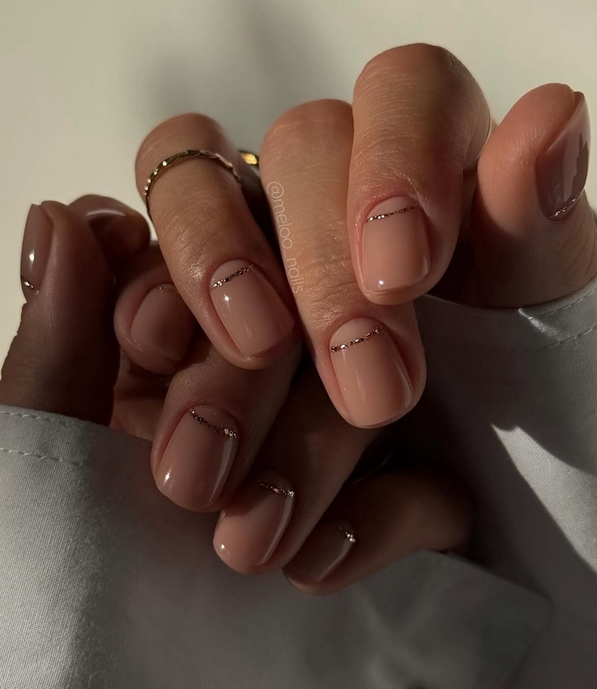 Нюд маникюр февраля 2026: натуральность, блеск и минимализм