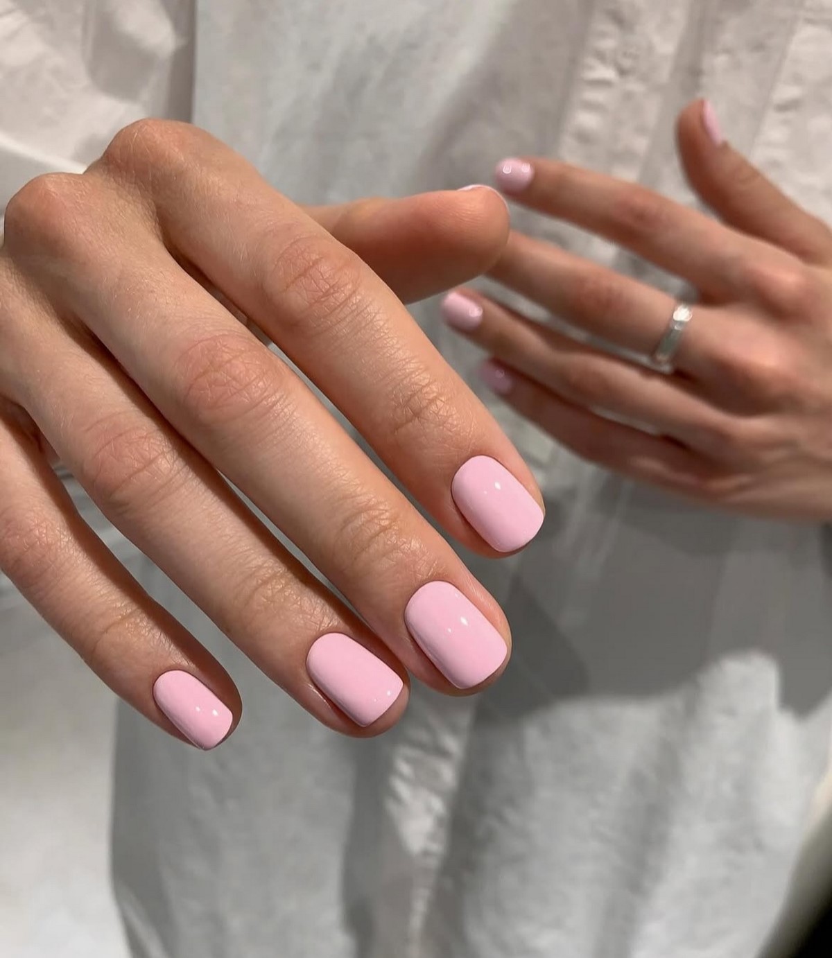 Аккуратный маникюр, который подходит к любой одежде