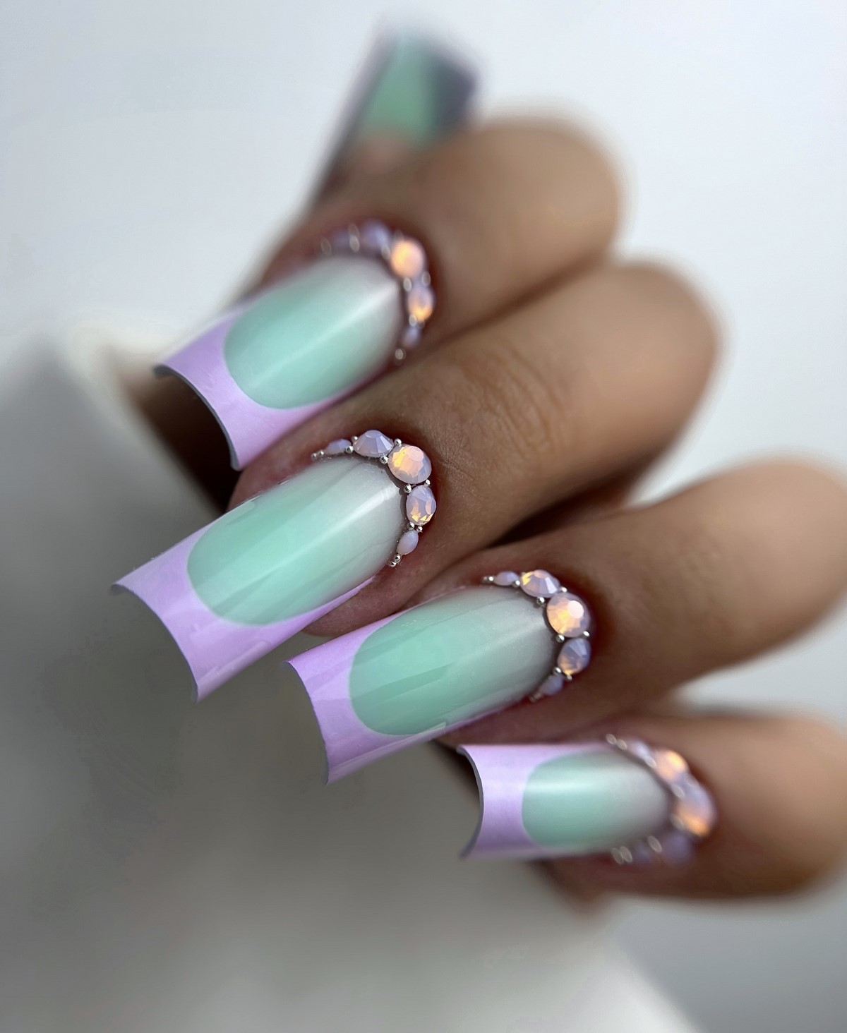 Пастельный маникюр весны 2026: красивые оттенки и дизайны