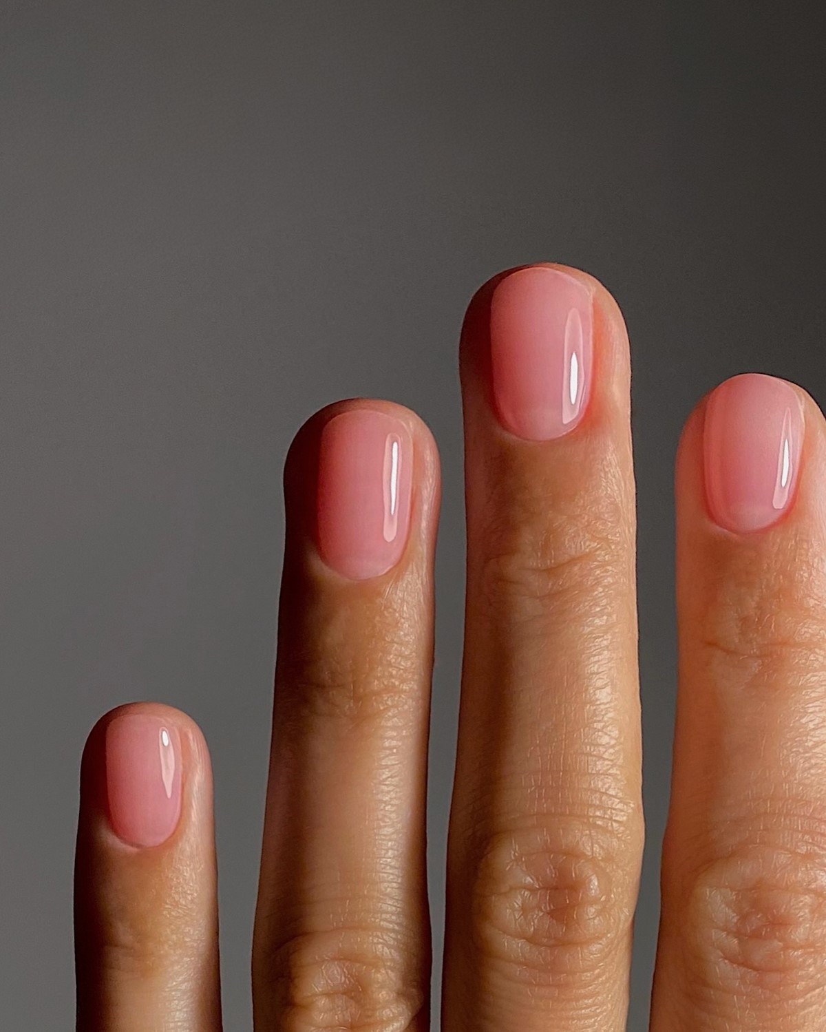 Эти весенние оттенки делают руки ухоженными без дизайна