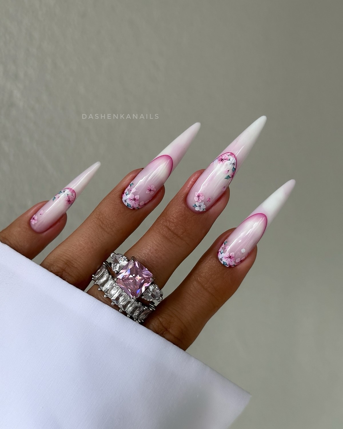 Эти формы ногтей визуально удлиняют пальцы и стройнят руки