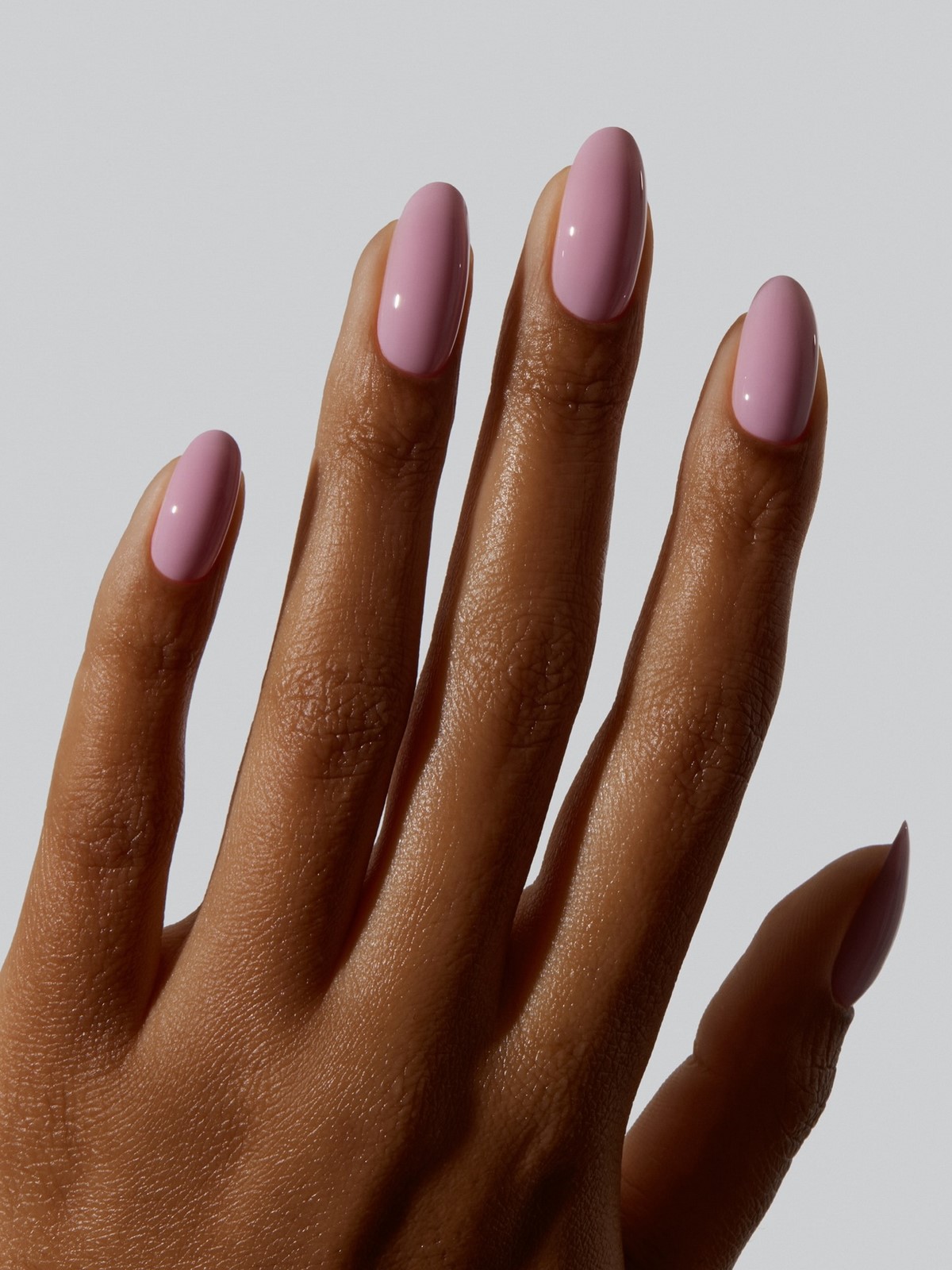 Эти формы ногтей визуально удлиняют пальцы и стройнят руки