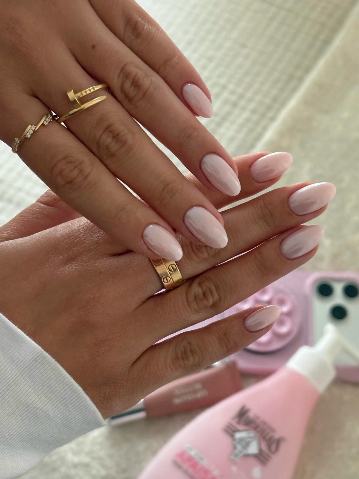 Эти формы ногтей визуально удлиняют пальцы и стройнят руки