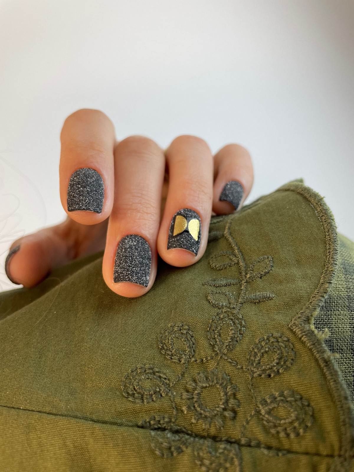 Эти оттенки идеально смотрятся на коротких ногтях