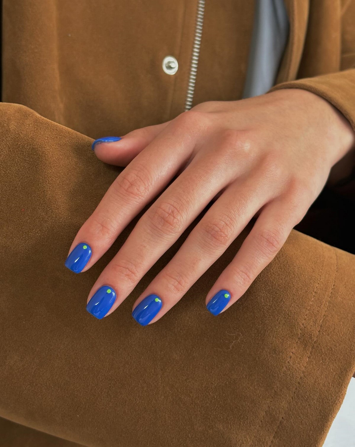 Эти оттенки идеально смотрятся на коротких ногтях