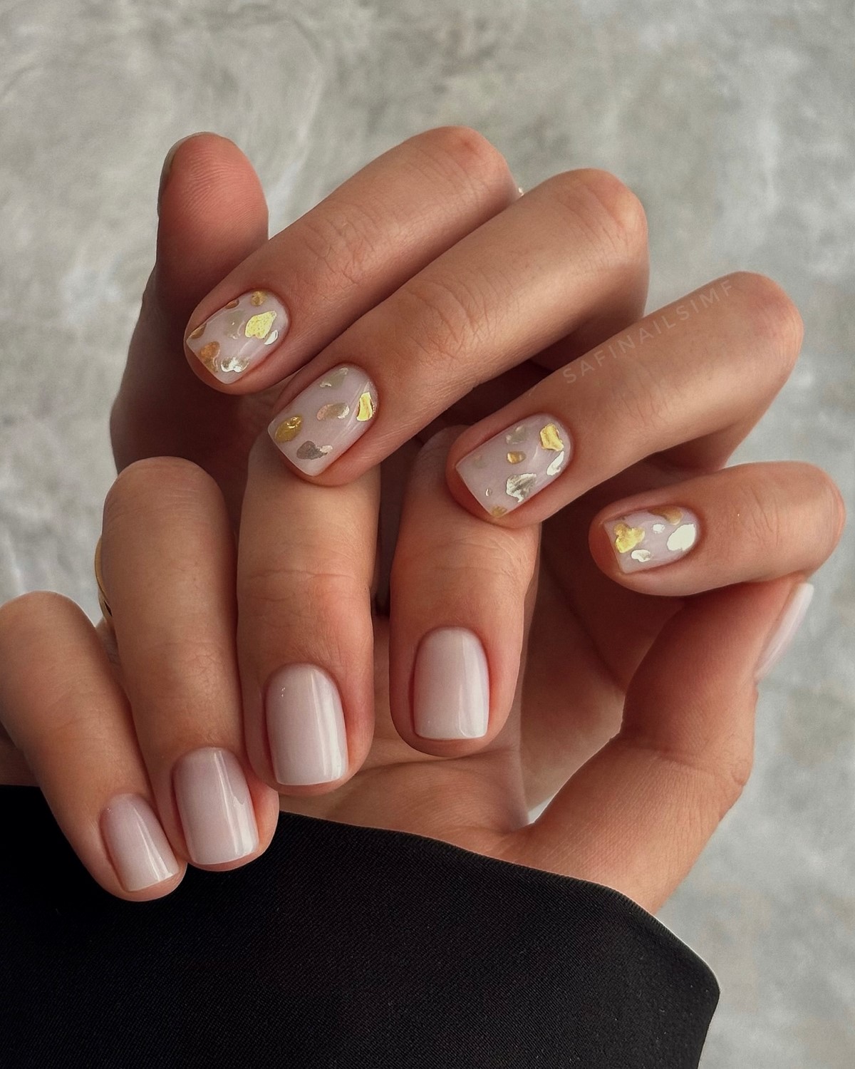 Весенний маникюр, который выглядит чисто и дорого даже на коротких ногтях