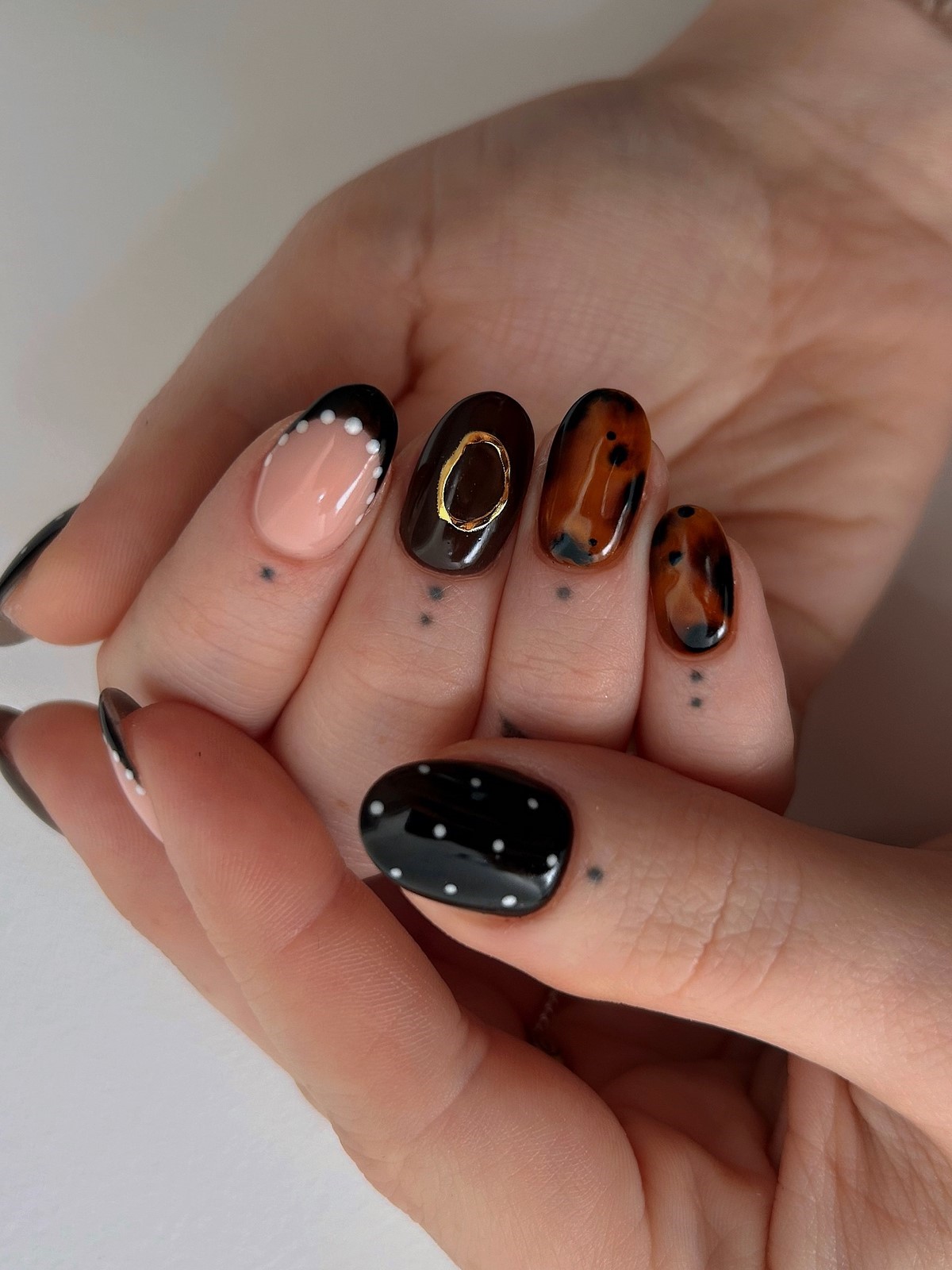 Polka Dots nails весной 2026: самый игривый тренд маникюра, который стал универсальным