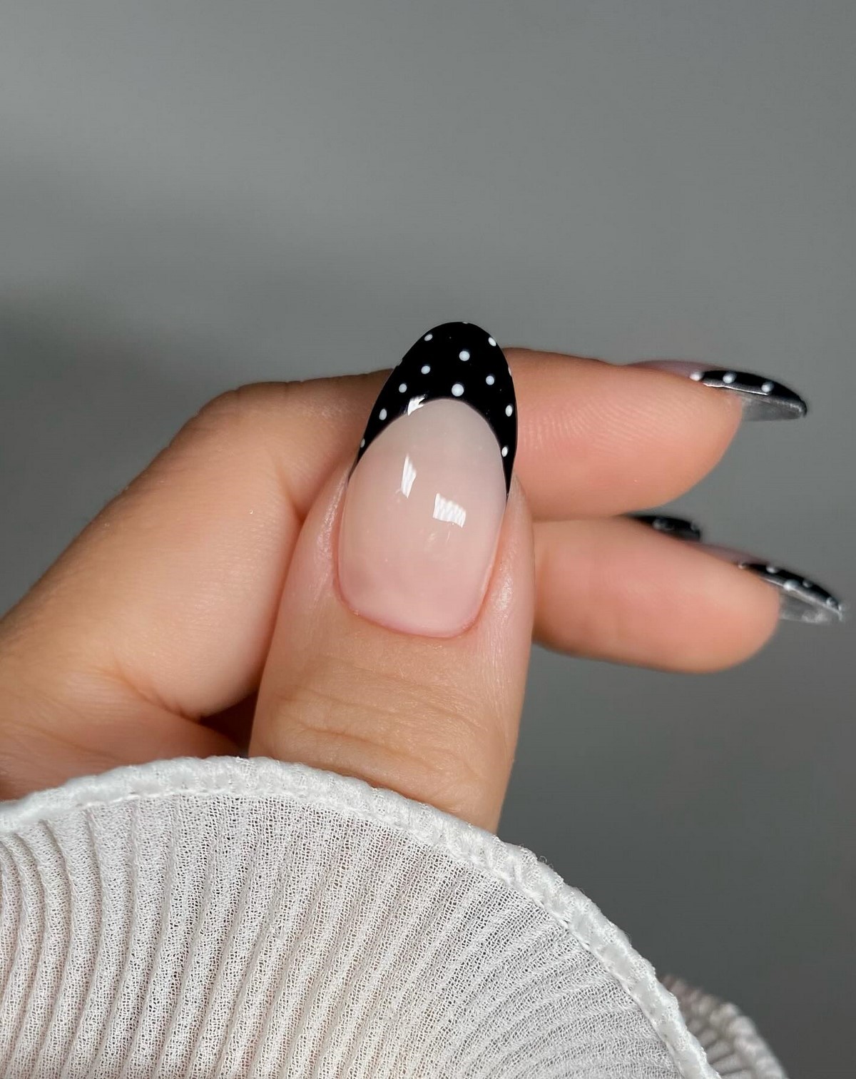 Polka Dots nails весной 2026: самый игривый тренд маникюра, который стал универсальным