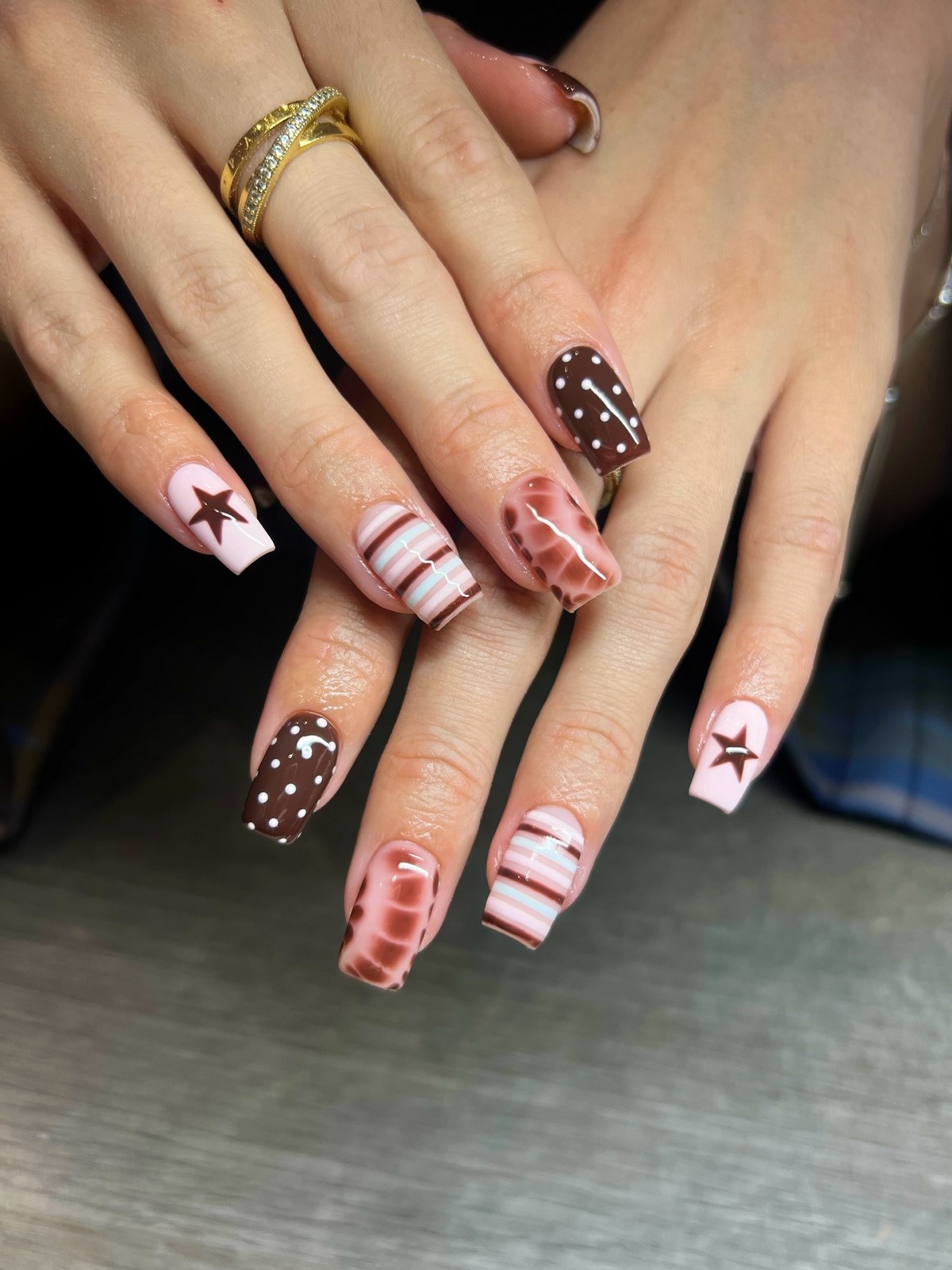 Polka Dots nails весной 2026: самый игривый тренд маникюра, который стал универсальным