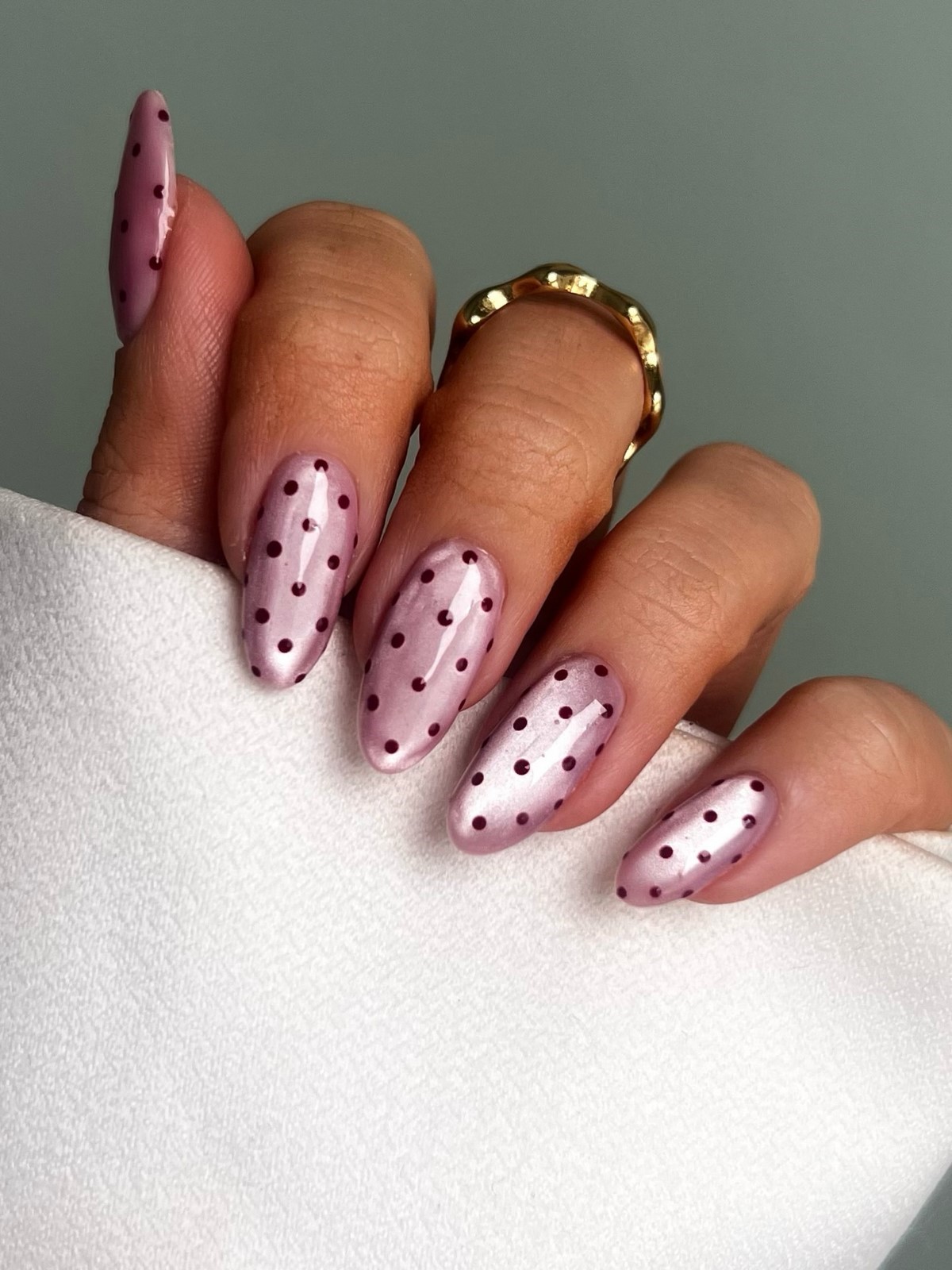 Polka Dots nails весной 2026: самый игривый тренд маникюра, который стал универсальным