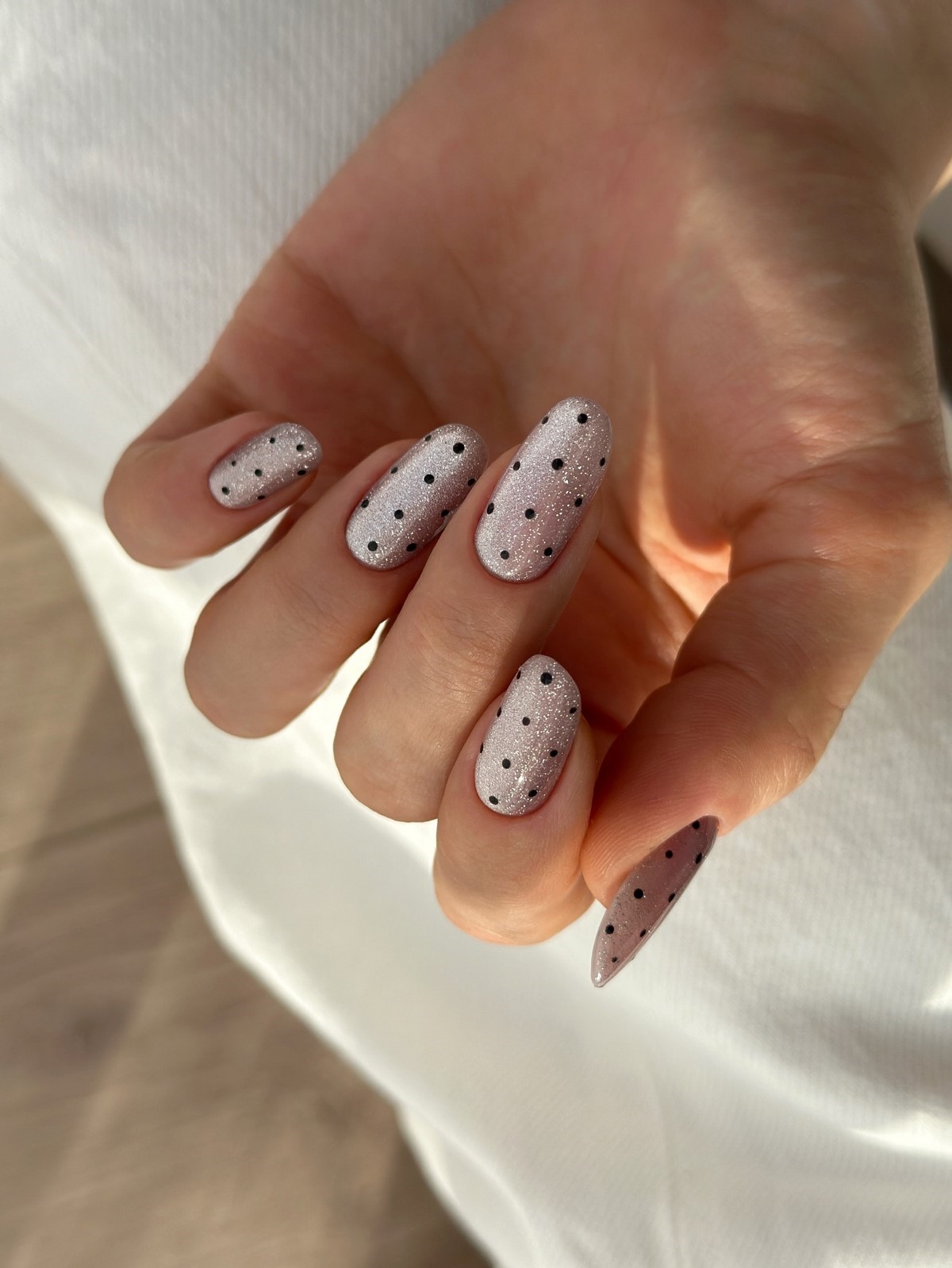 Polka Dots nails весной 2026: самый игривый тренд маникюра, который стал универсальным
