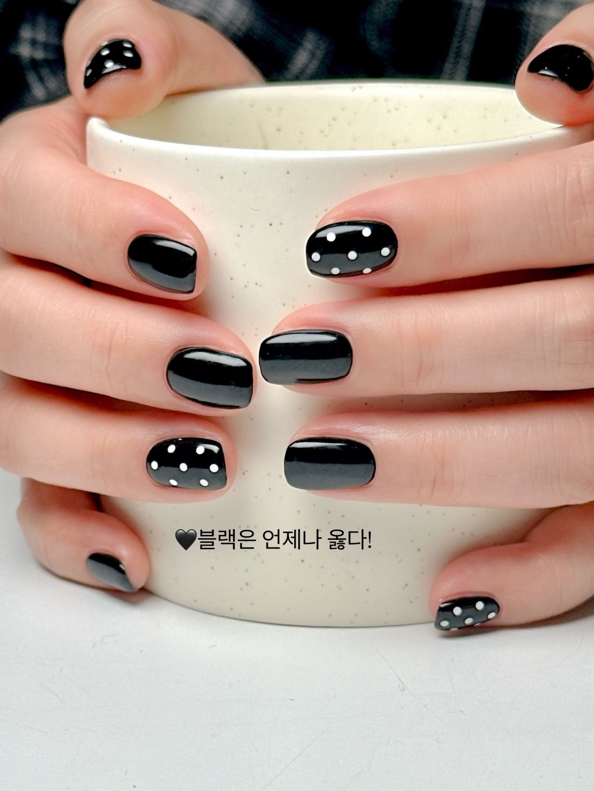 Polka Dots nails весной 2026: самый игривый тренд маникюра, который стал универсальным
