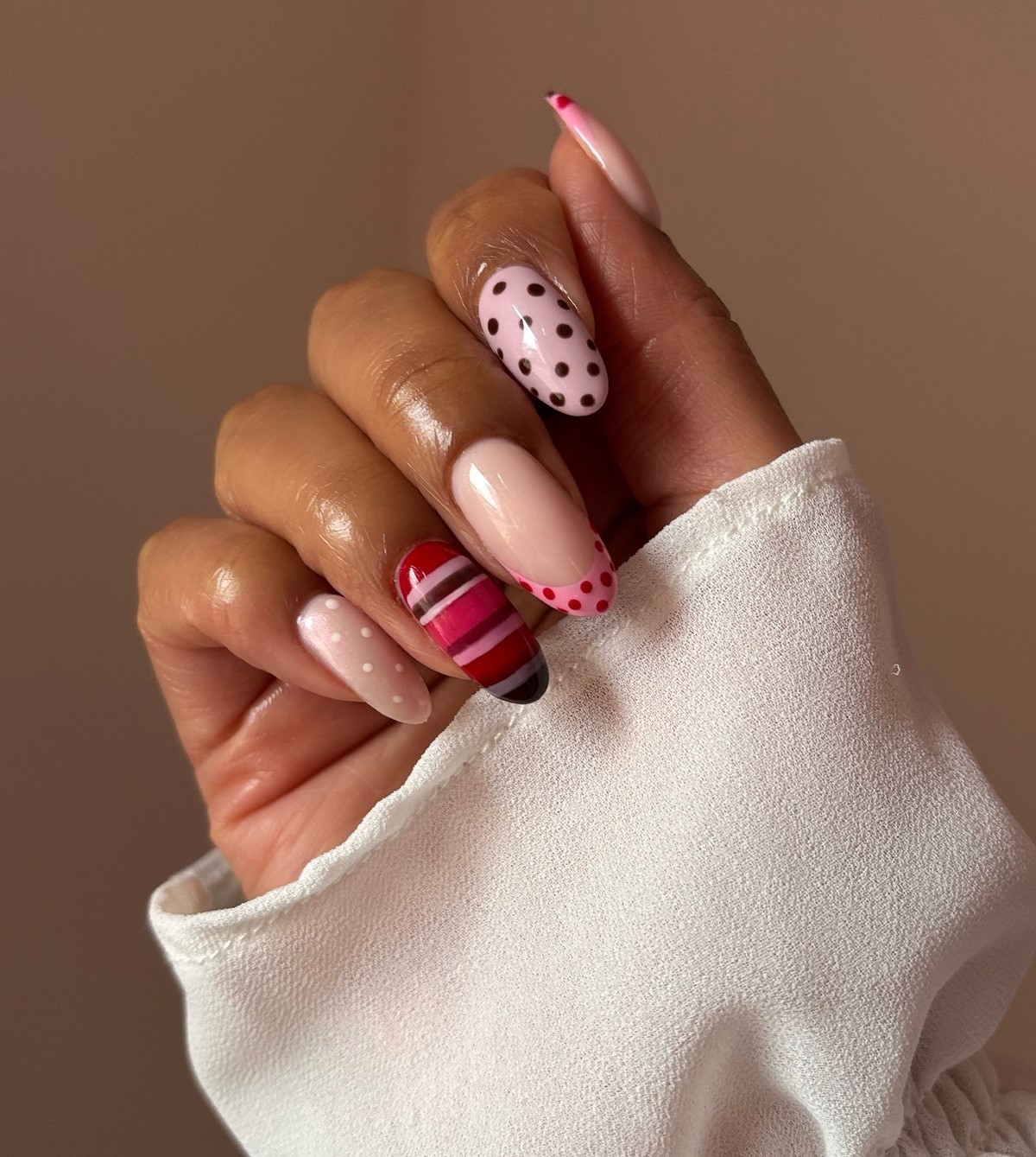 Polka Dots nails весной 2026: самый игривый тренд маникюра, который стал универсальным
