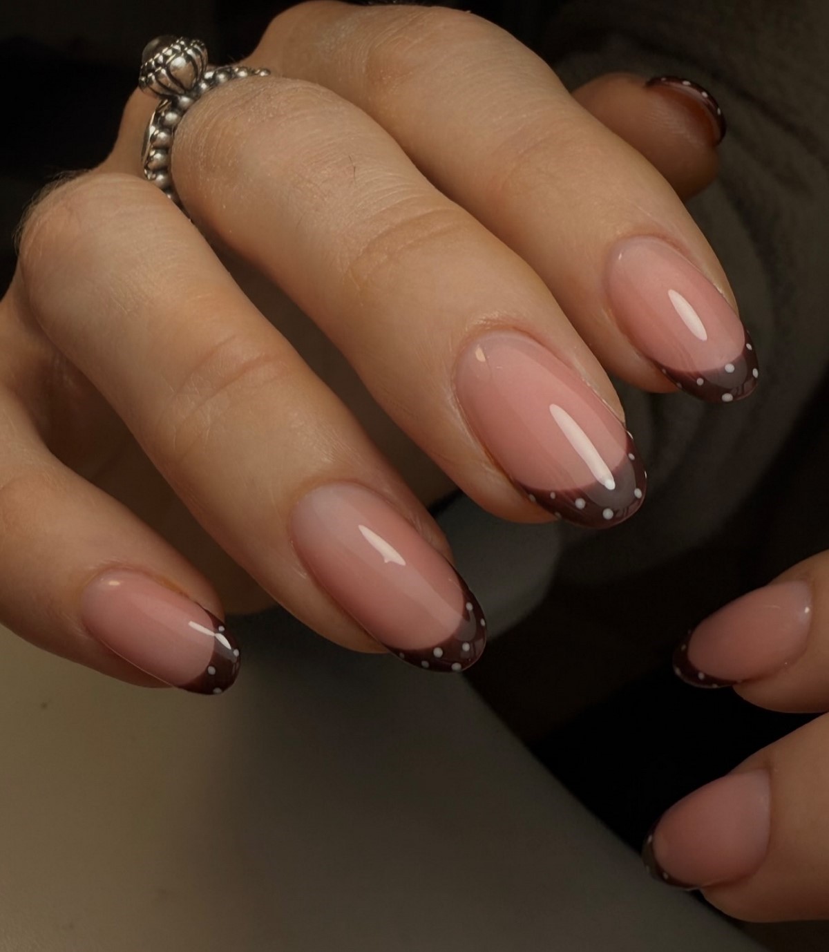 Polka Dots nails весной 2026: самый игривый тренд маникюра, который стал универсальным