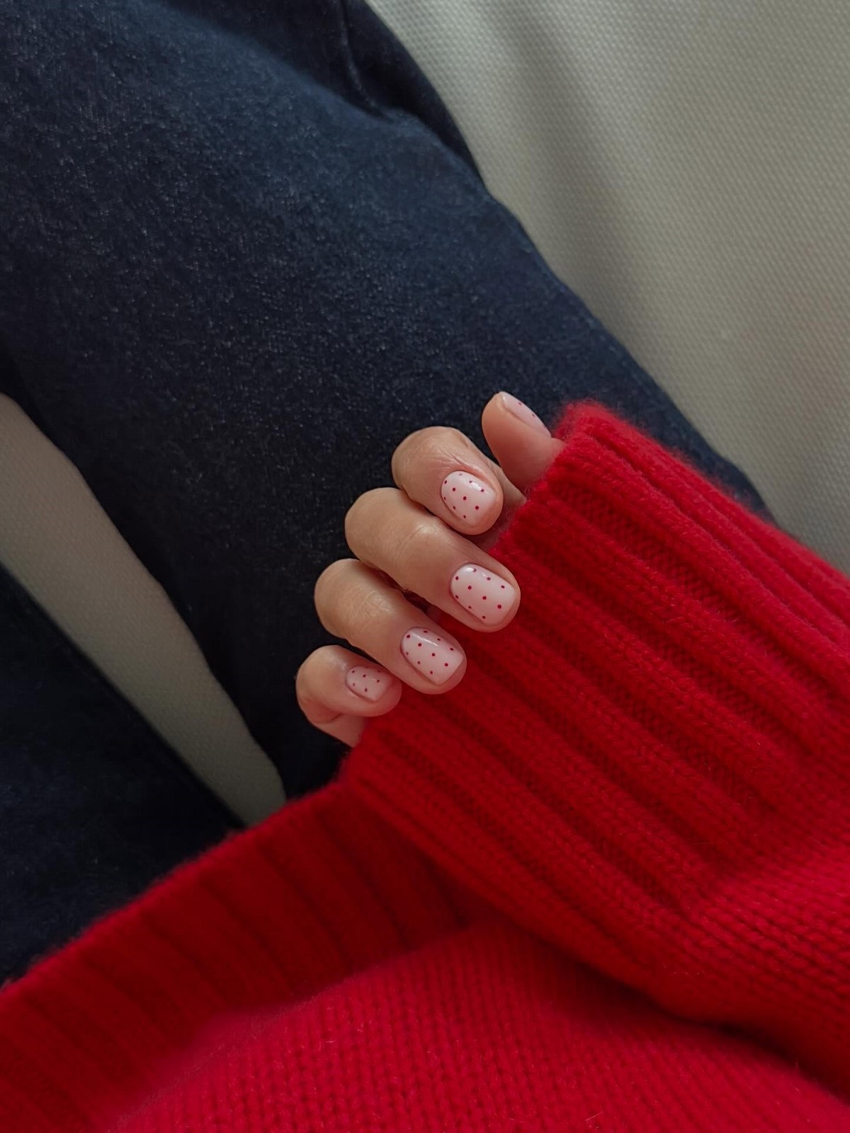 Polka Dots nails весной 2026: самый игривый тренд маникюра, который стал универсальным