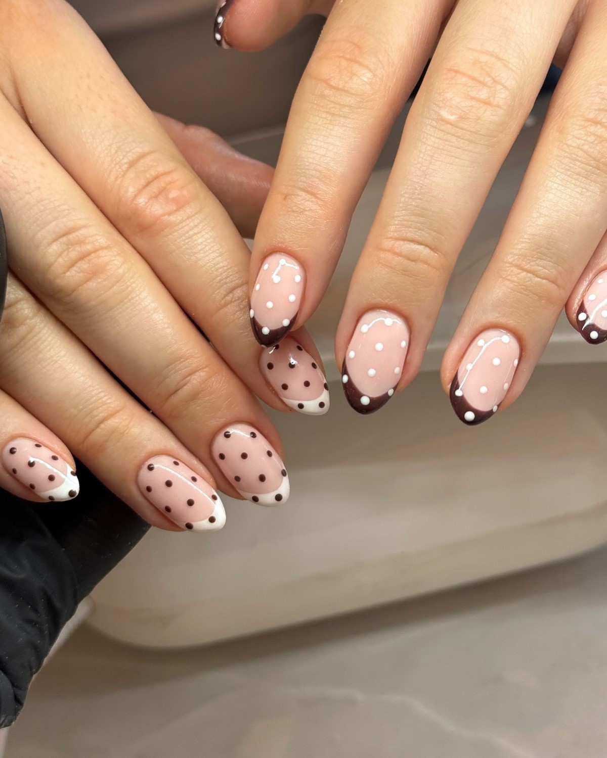 Polka Dots nails весной 2026: самый игривый тренд маникюра, который стал универсальным