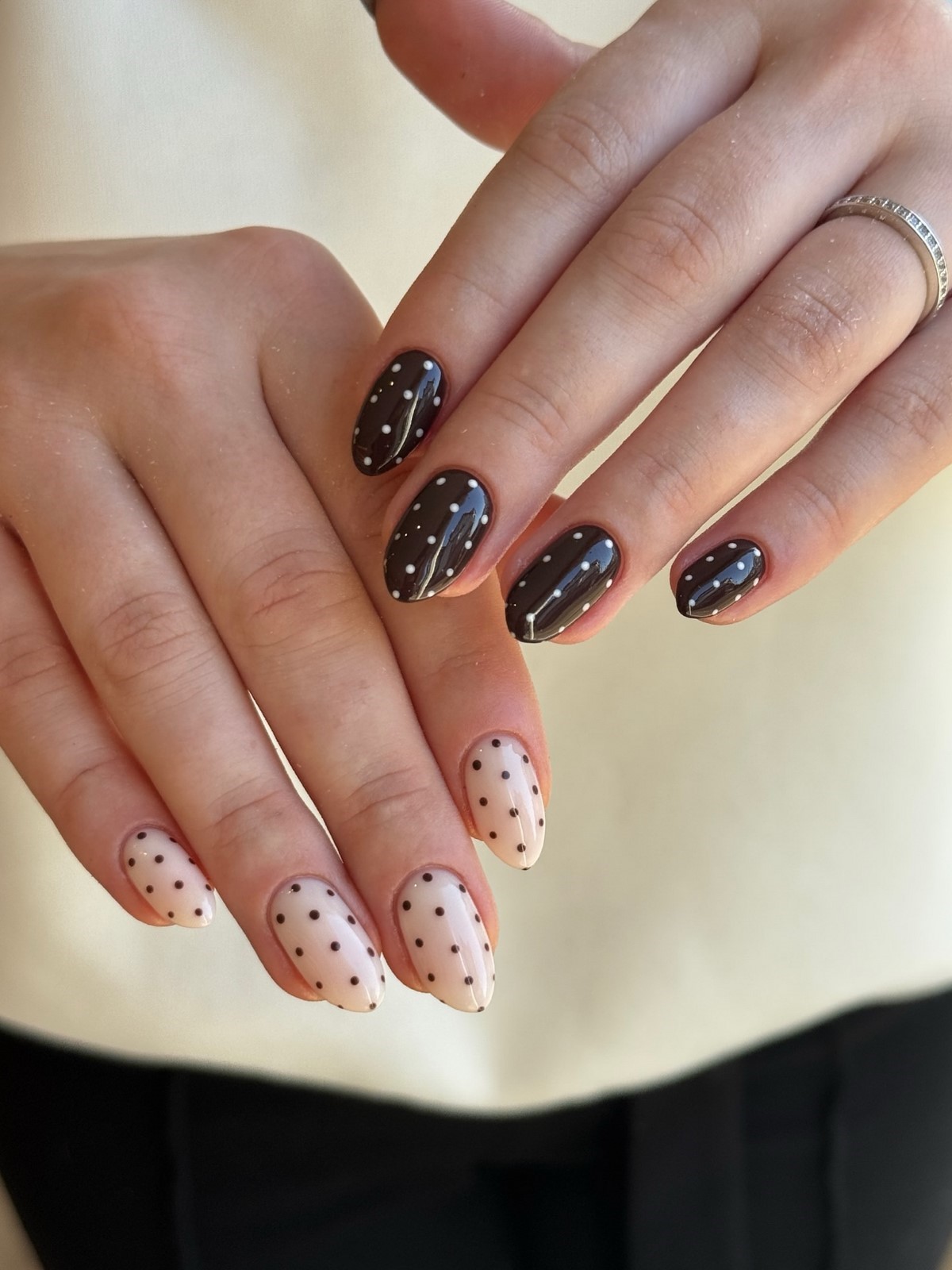 Polka Dots nails весной 2026: самый игривый тренд маникюра, который стал универсальным