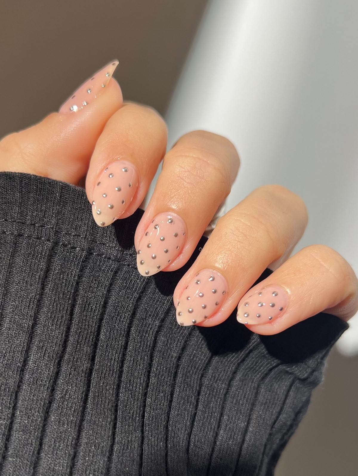 Polka Dots nails весной 2026: самый игривый тренд маникюра, который стал универсальным