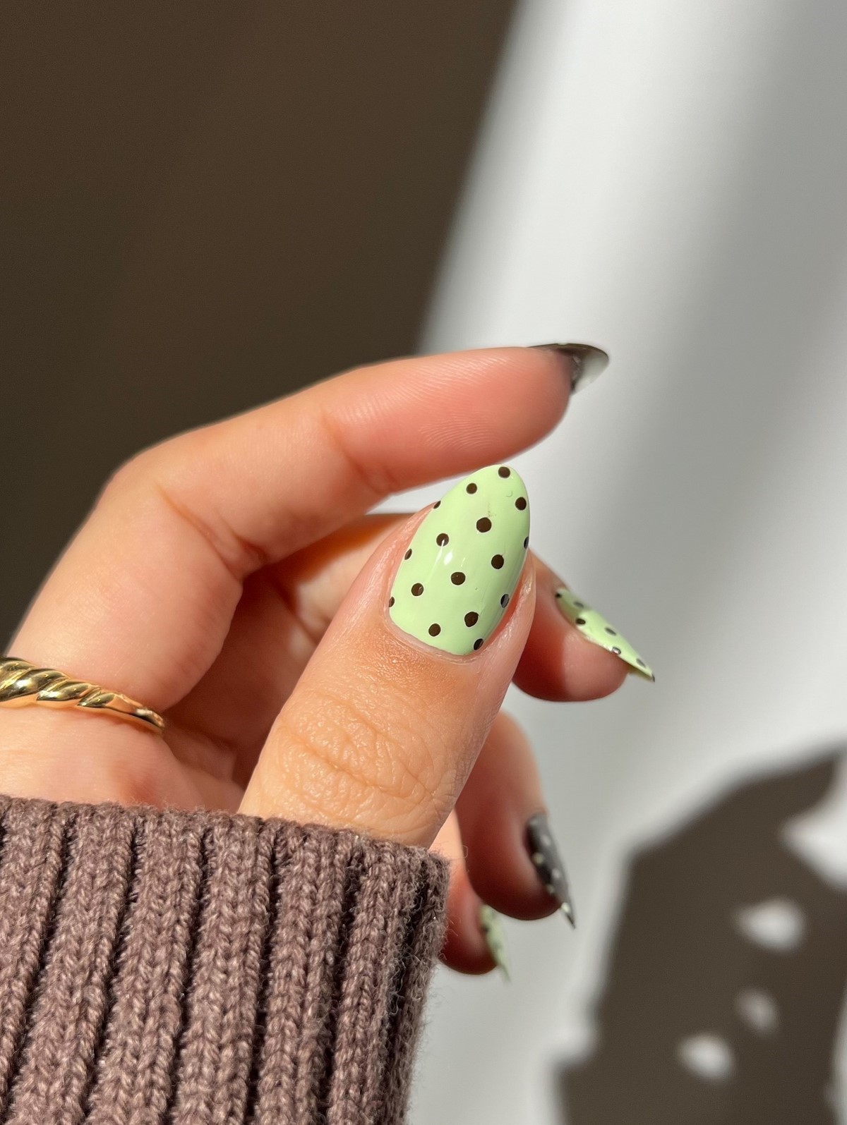 Polka Dots nails весной 2026: самый игривый тренд маникюра, который стал универсальным