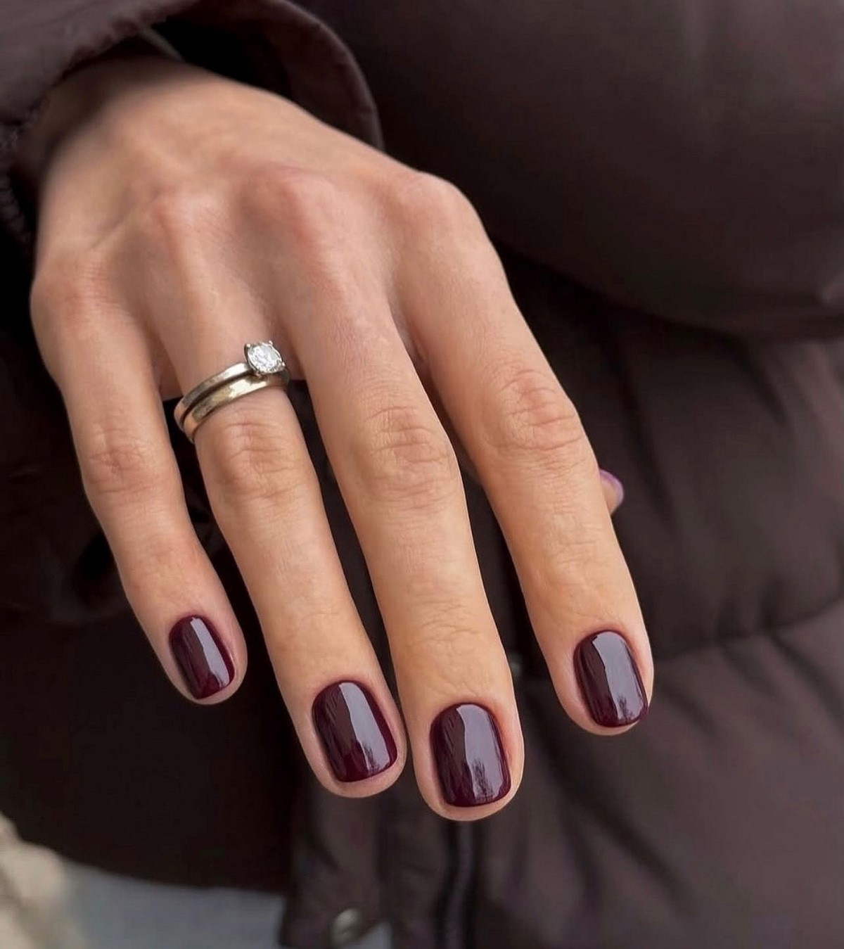 Аккуратный маникюр, который подходит к любой одежде