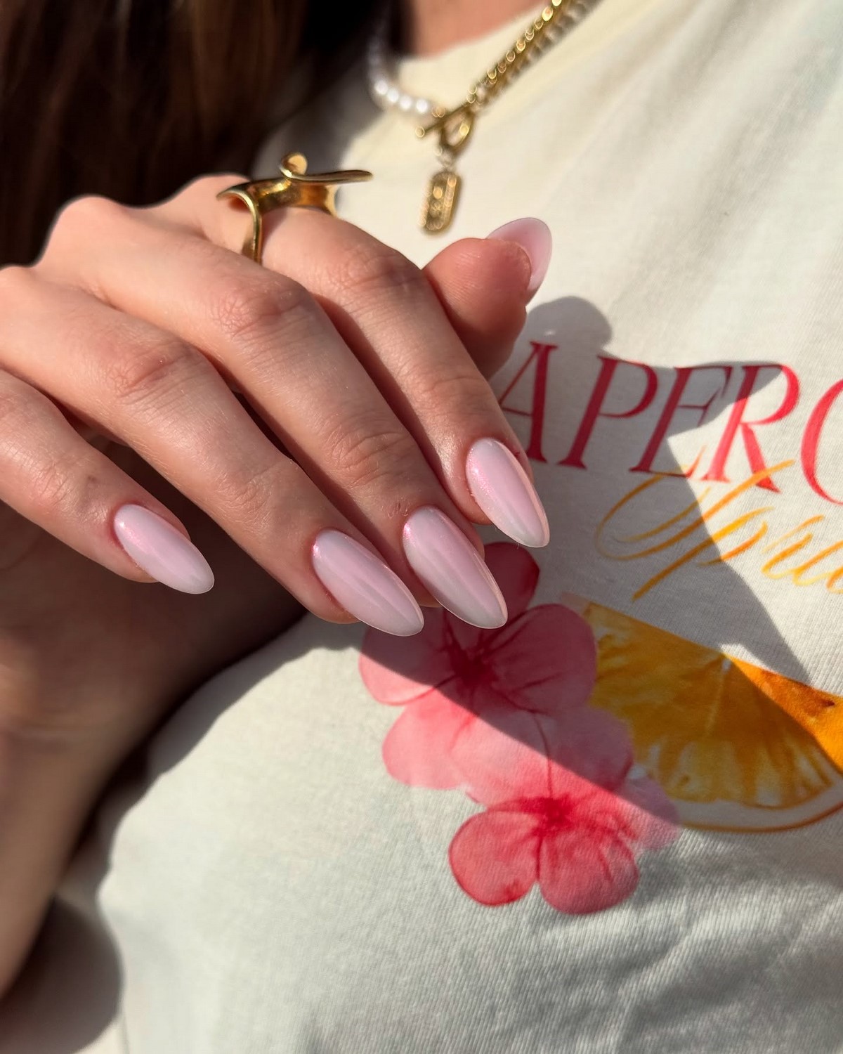 Аккуратный маникюр, который подходит к любой одежде