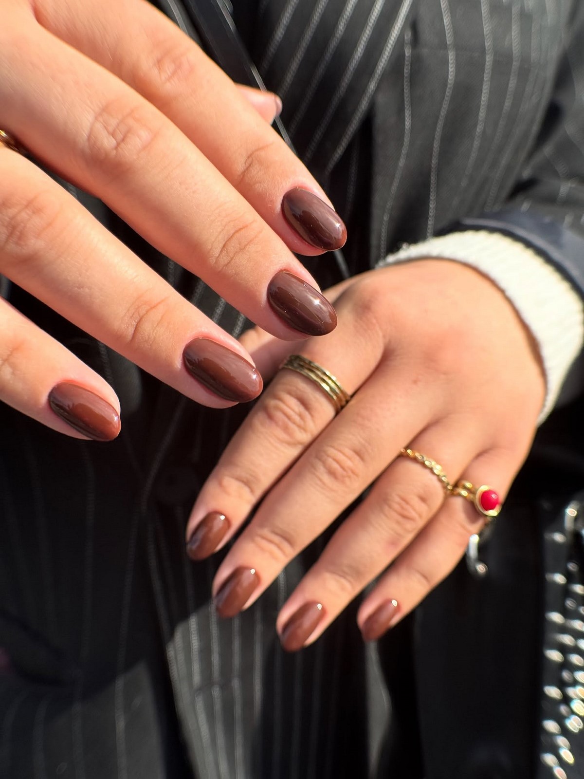 Аккуратный маникюр, который подходит к любой одежде