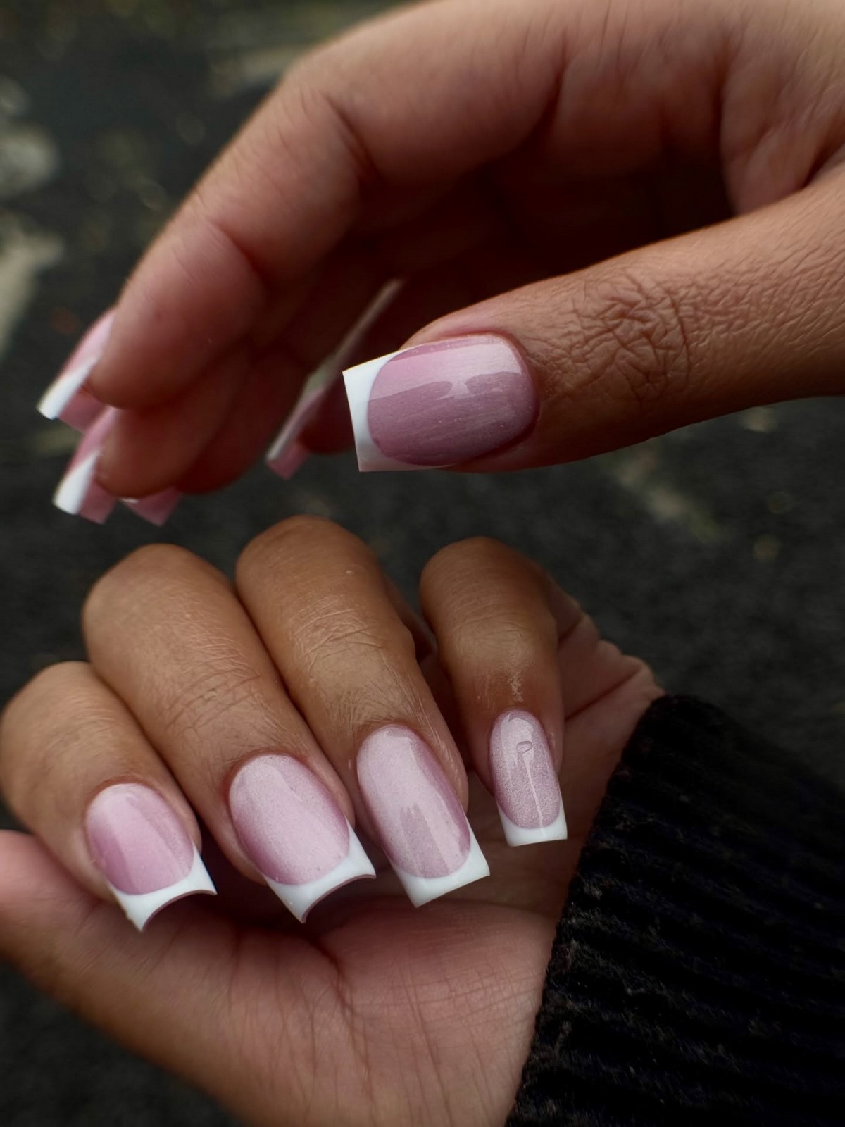 Аккуратный маникюр, который подходит к любой одежде