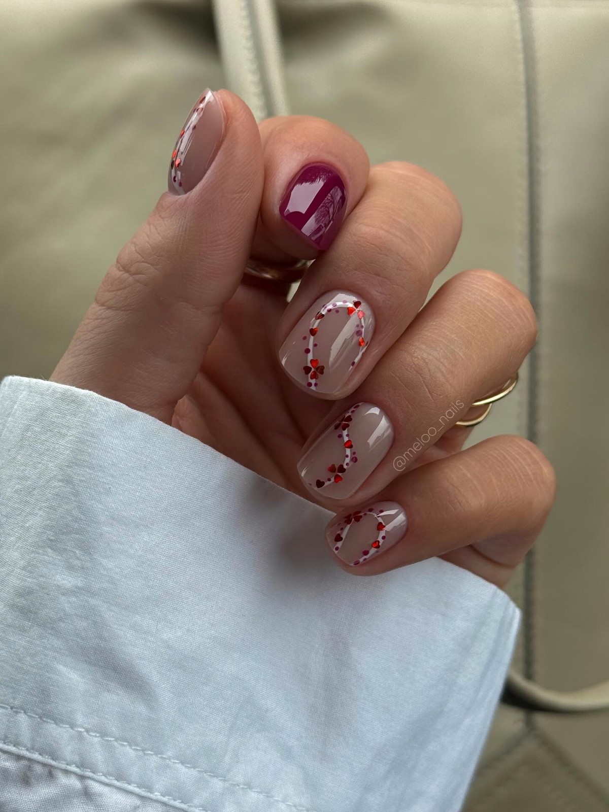 Аккуратный маникюр, который подходит к любой одежде