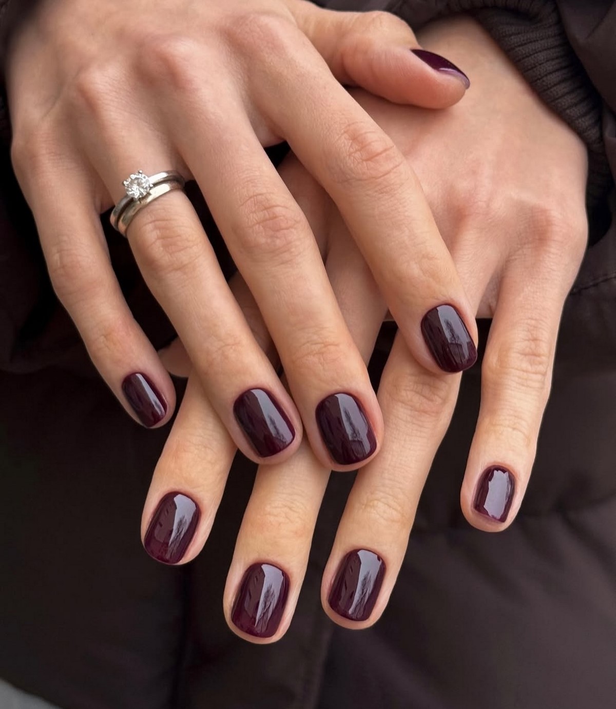 Аккуратный маникюр, который подходит к любой одежде