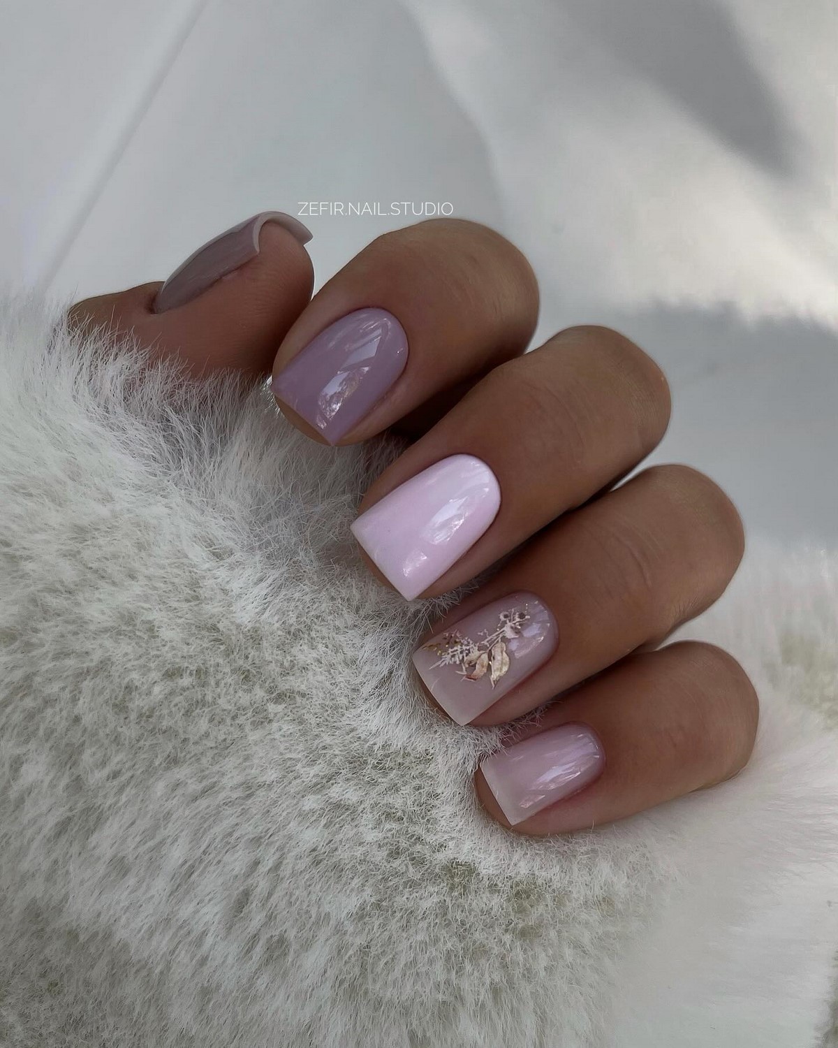 Аккуратный маникюр, который подходит к любой одежде