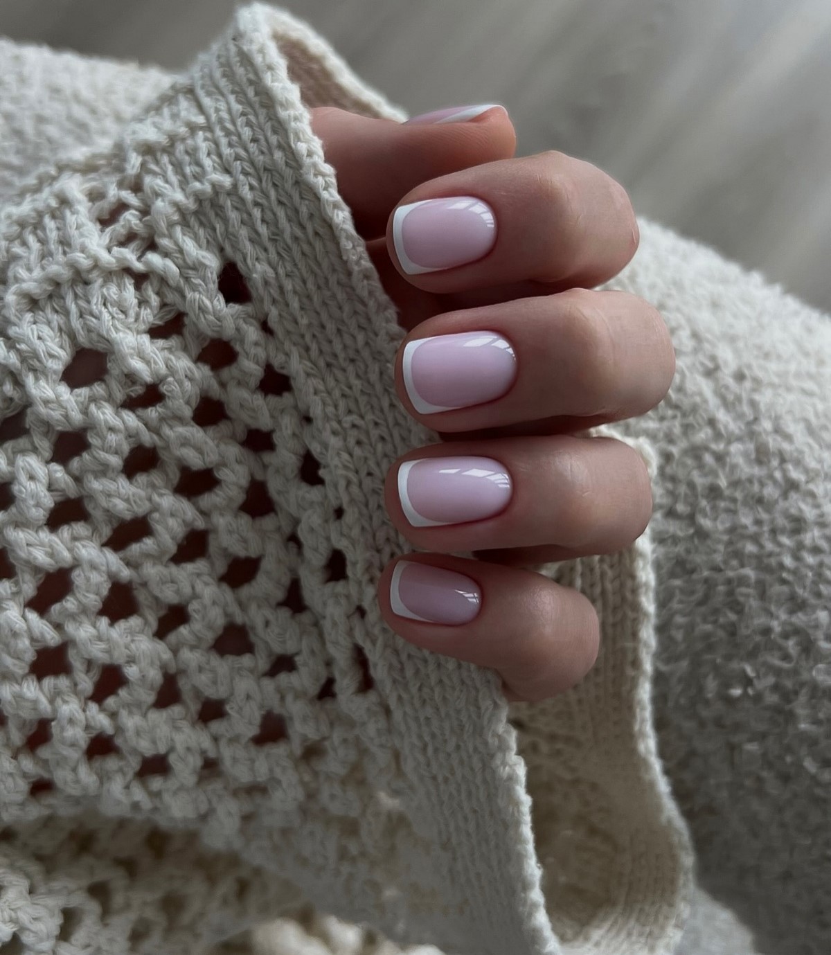 Микрофренч этой весны: тонкая линия, которая меняет весь маникюр