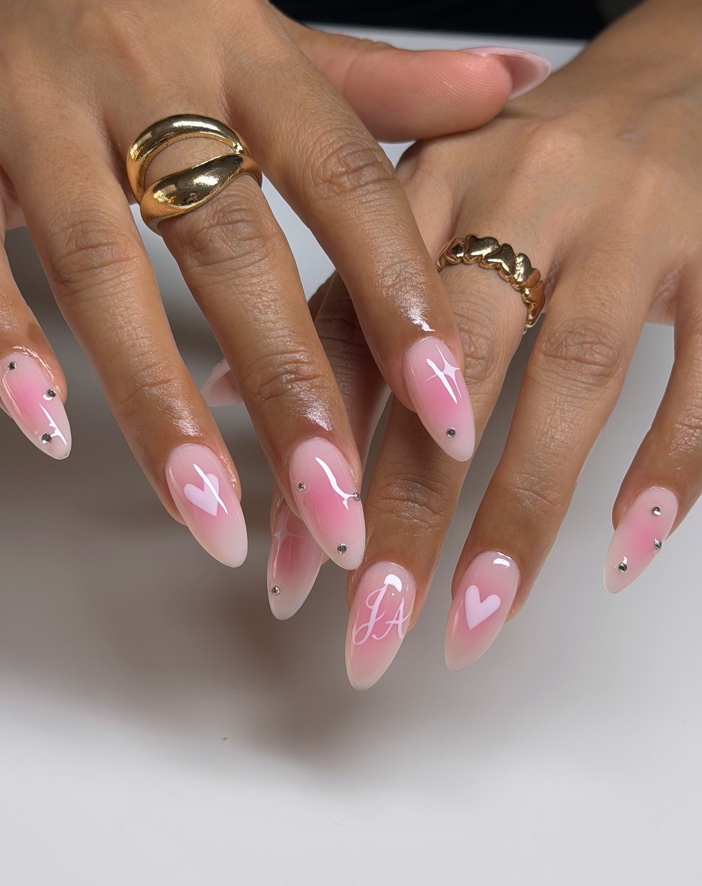 Нежные цвета для ногтей, которые выглядят свежо и дорого