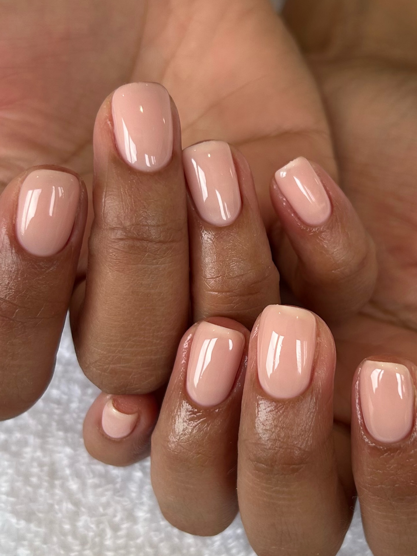 Нежные цвета для ногтей, которые выглядят свежо и дорого