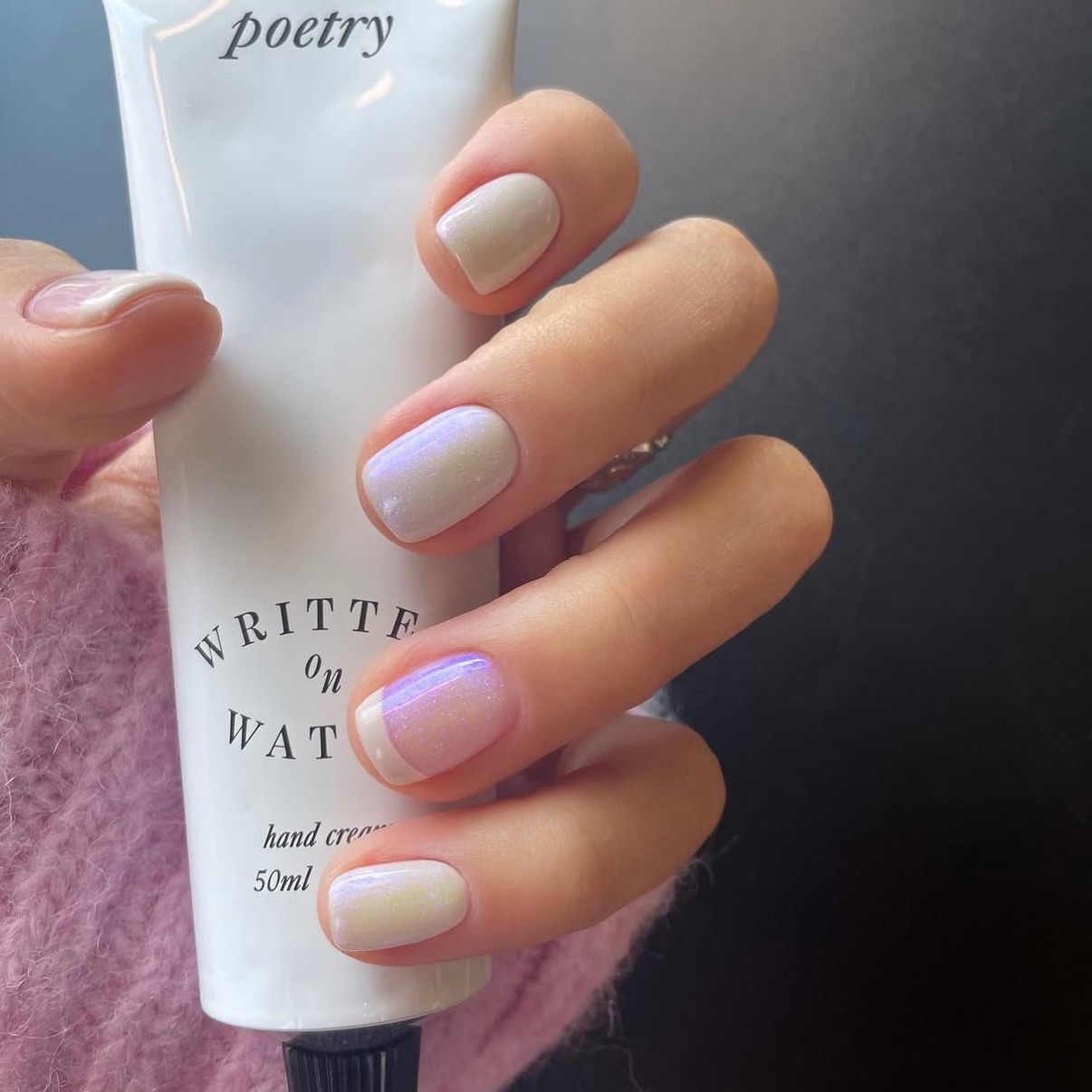 Нежные цвета для ногтей, которые выглядят свежо и дорого