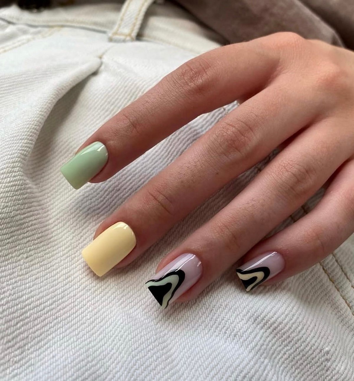 Пастельный маникюр весны 2026: красивые оттенки и дизайны