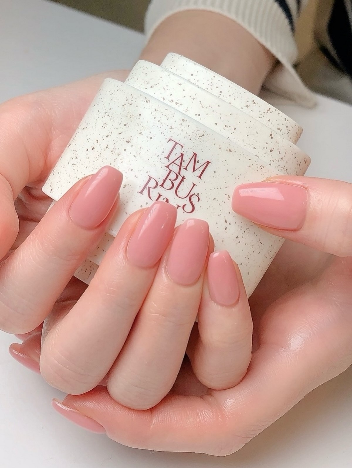 Эти весенние оттенки делают руки ухоженными без дизайна