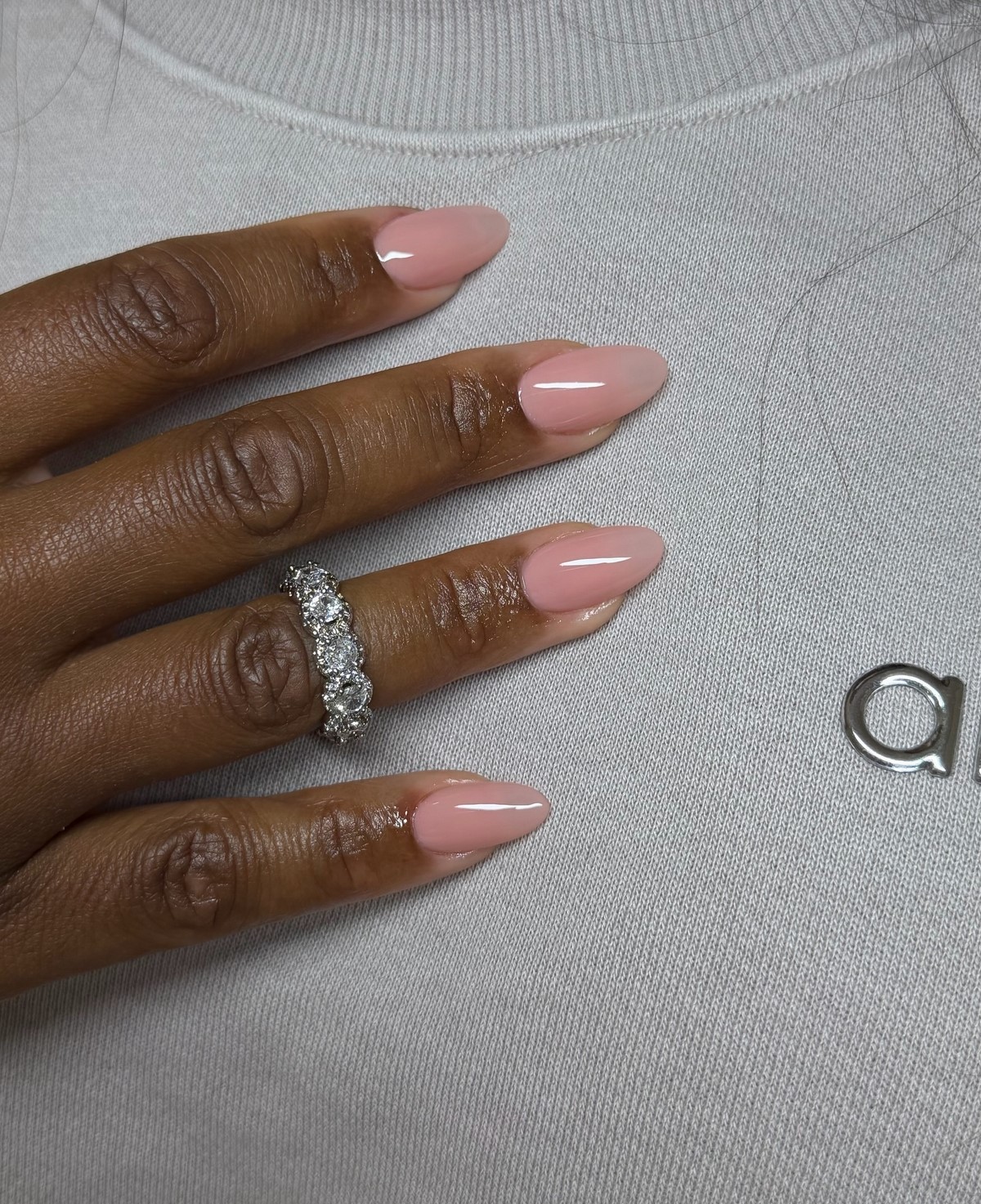 Эти весенние оттенки делают руки ухоженными без дизайна