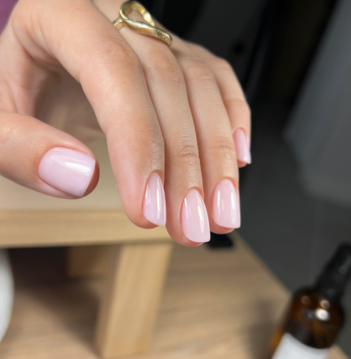 Эти весенние оттенки делают руки ухоженными без дизайна