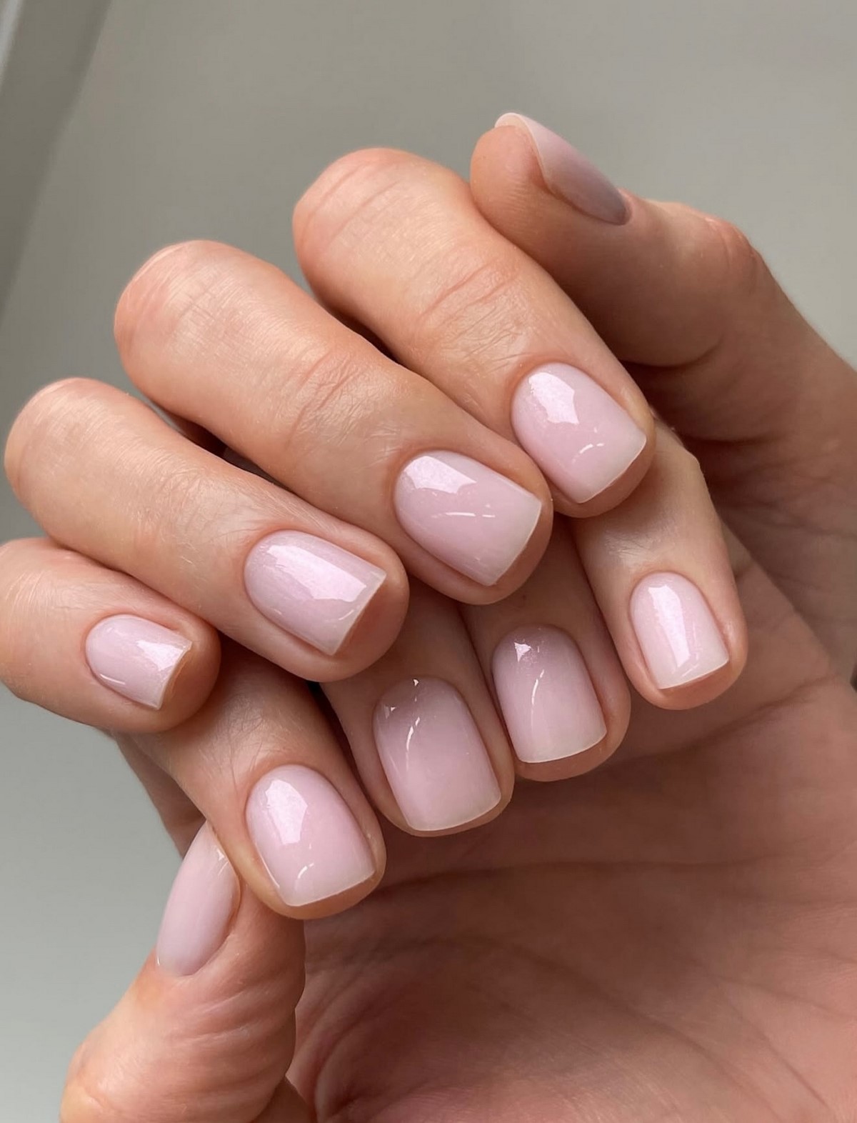 Эти весенние оттенки делают руки ухоженными без дизайна