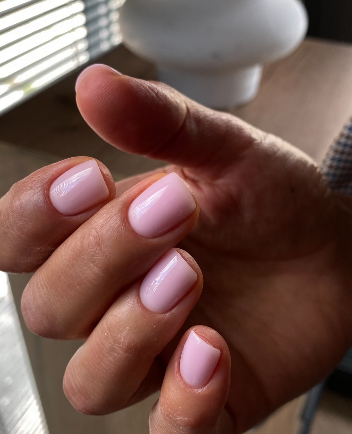 Эти весенние оттенки делают руки ухоженными без дизайна