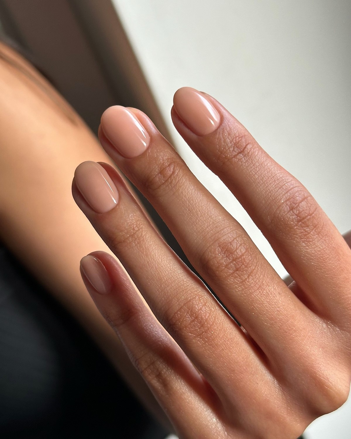 Эти весенние оттенки делают руки ухоженными без дизайна