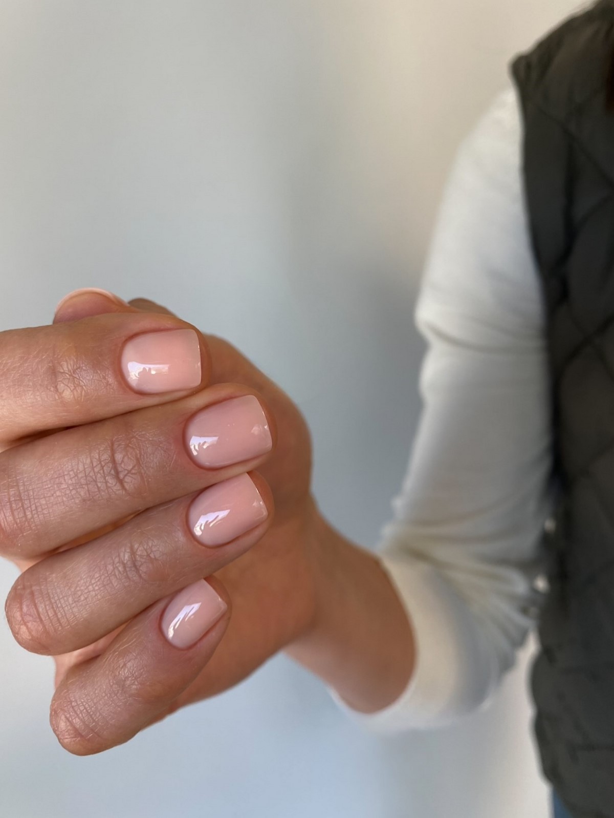 Эти весенние оттенки делают руки ухоженными без дизайна